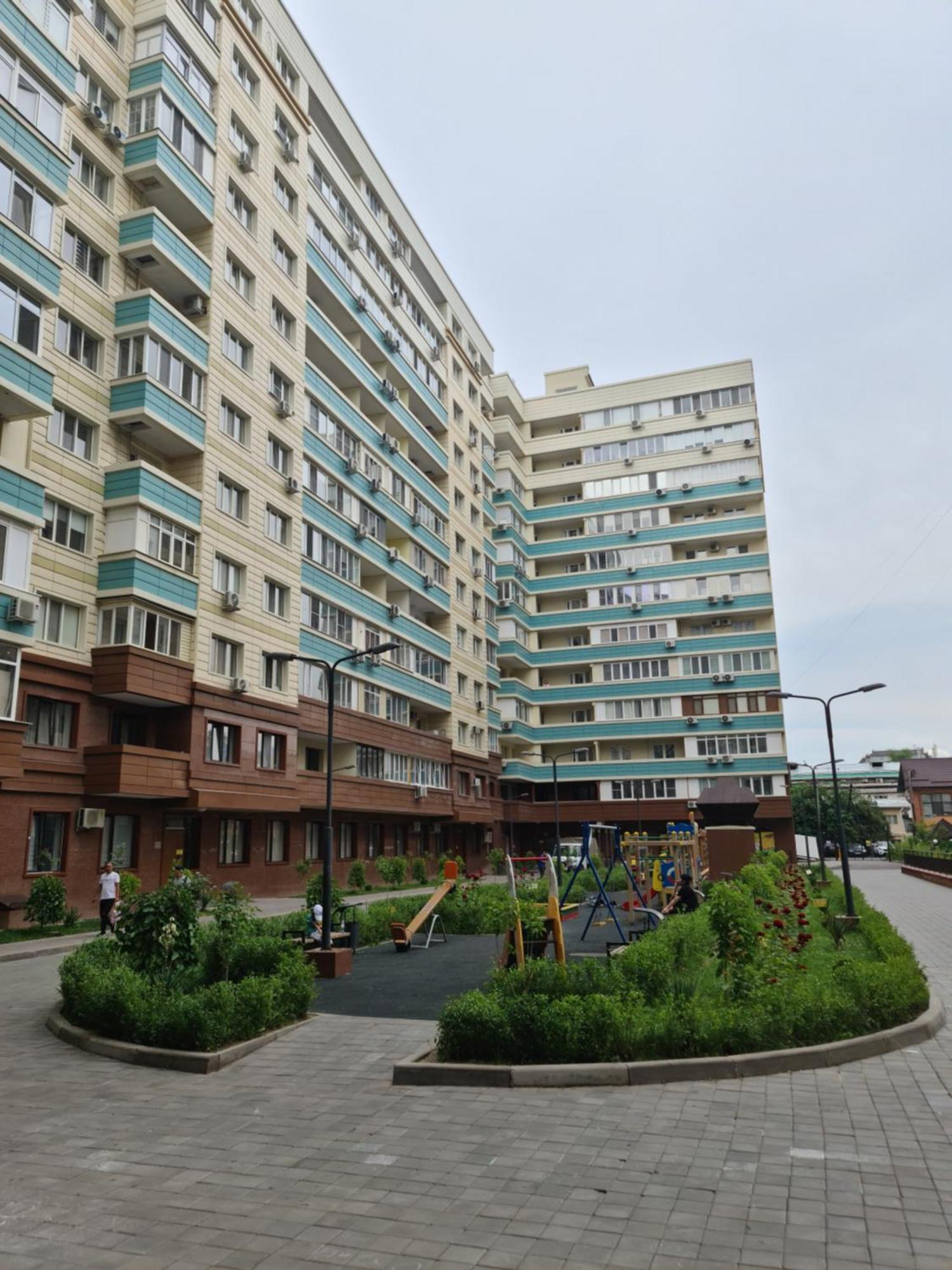 Новый Жк В Самом Центре Города Almaty Esterno foto
