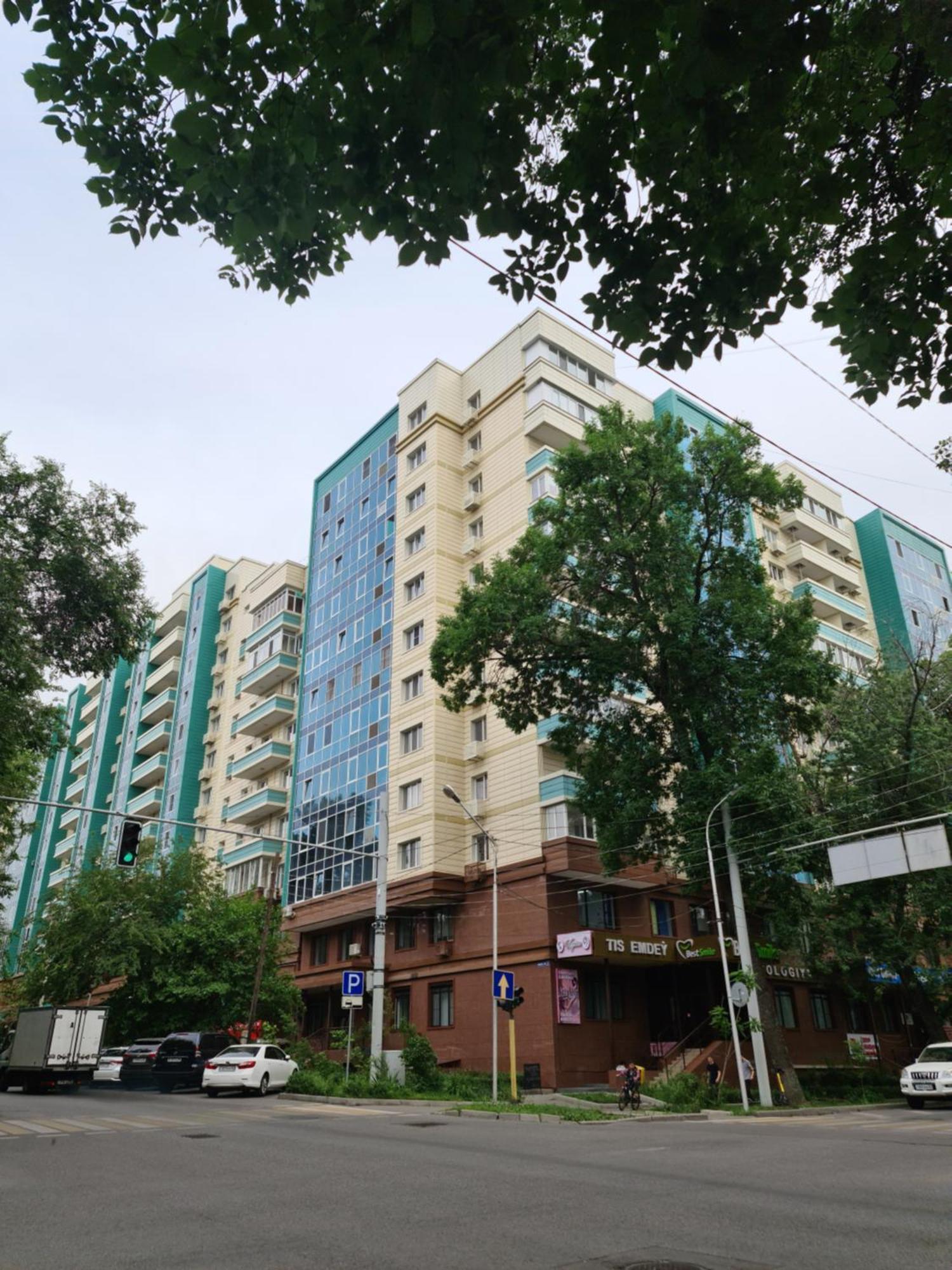 Новый Жк В Самом Центре Города Almaty Esterno foto
