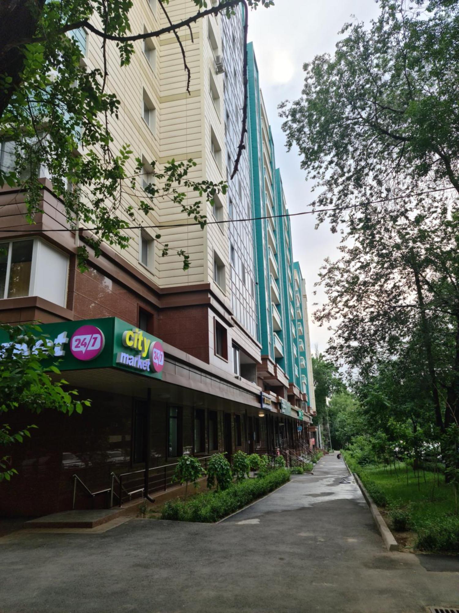 Новый Жк В Самом Центре Города Almaty Esterno foto