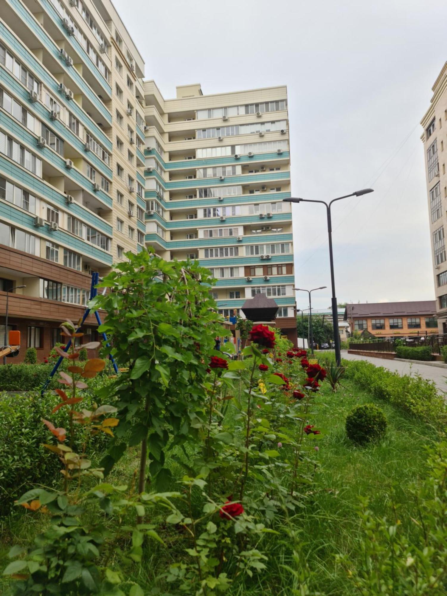 Новый Жк В Самом Центре Города Almaty Esterno foto